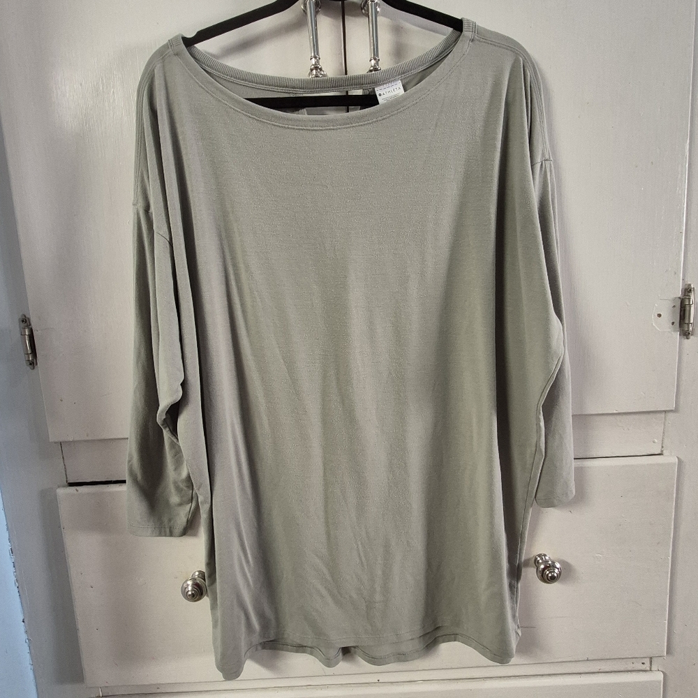 Athleta Ease In LT Green Top Boat Neck Dolman Sleeves Pullover 3/4 Sleeve